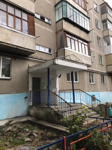 Совсем скоро новые подъездные козырьки украсят подъезды по адресу Уральская 4😊