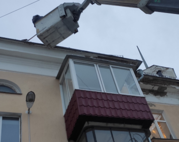 Расчистка кровли от снега и наледи