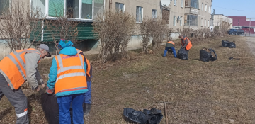 Весенняя уборка придомовой территории на фонде