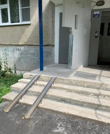 Устройство пандуса для контейнера ТБО.
