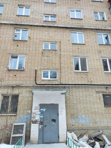 Установка новых козырьков над подъездами по адресу Победы 32