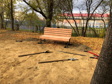 Установка лавочек по адресу Ильменская 94⚒