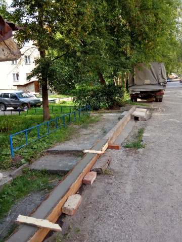 Установка бордюра, изготовление водоотводного жёлоба, ступеней, пандуса
