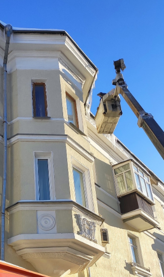 Расчистка кровли от снега и наледи