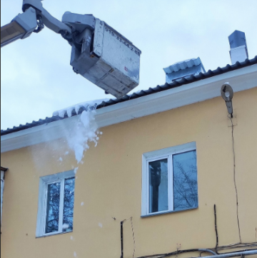 Расчистка кровли от снега и наледи